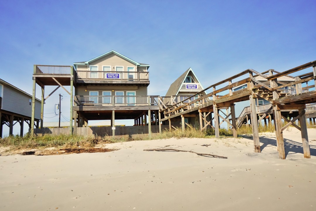 109 Beach Dr in Surfside Beach, TX - Building Photo