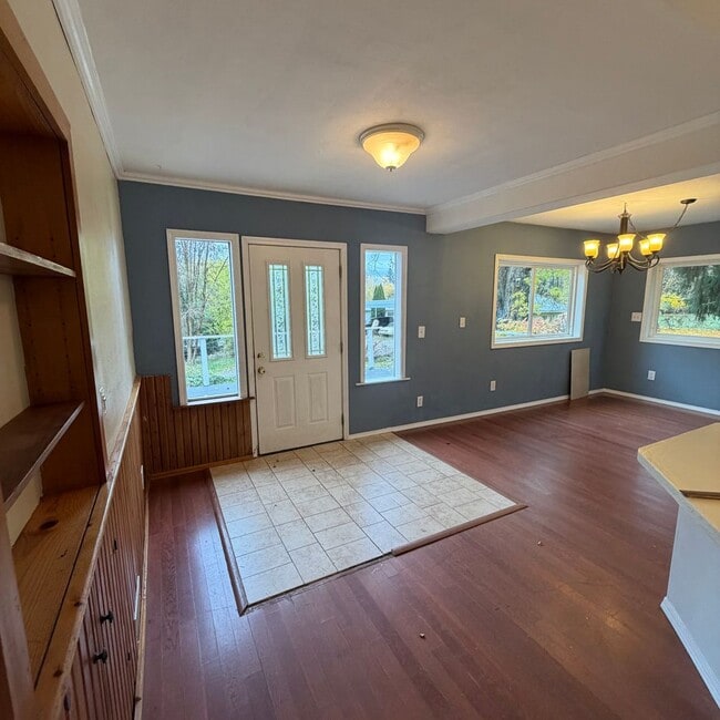 10002 N Whitworth Dr in Spokane, WA - Foto de edificio - Building Photo