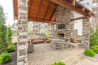 Springhouse in Louisville, KY - Foto de edificio - Building Photo