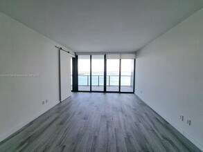3131 NE 7th Ave, Unit 1703 in Miami, FL - Building Photo - Building Photo
