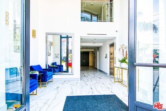 1237 S Holt Ave in Los Angeles, CA - Building Photo - Building Photo