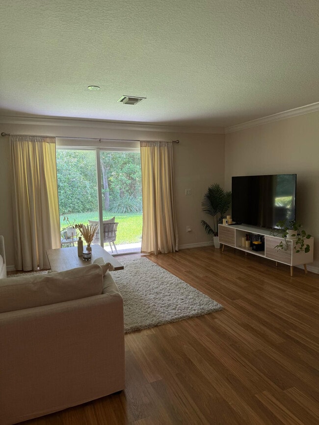 2759 SE Birmingham Dr in Stuart, FL - Foto de edificio - Building Photo