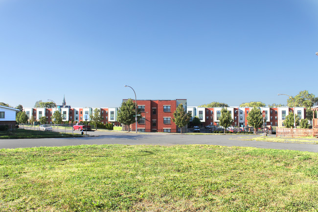 Sullivan Place Apartments in St. Louis, MO - Foto de edificio - Building Photo