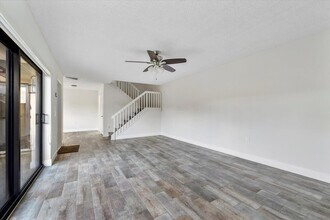 557 Green Springs Pl, Unit 557 in West Palm Beach, FL - Building Photo - Building Photo
