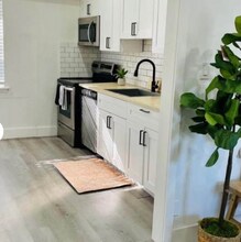 2604 Dauphin St in Mobile, AL - Building Photo - Building Photo
