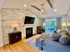 28 Woodridge Dr in Windsor Locks, CT - Building Photo - Building Photo