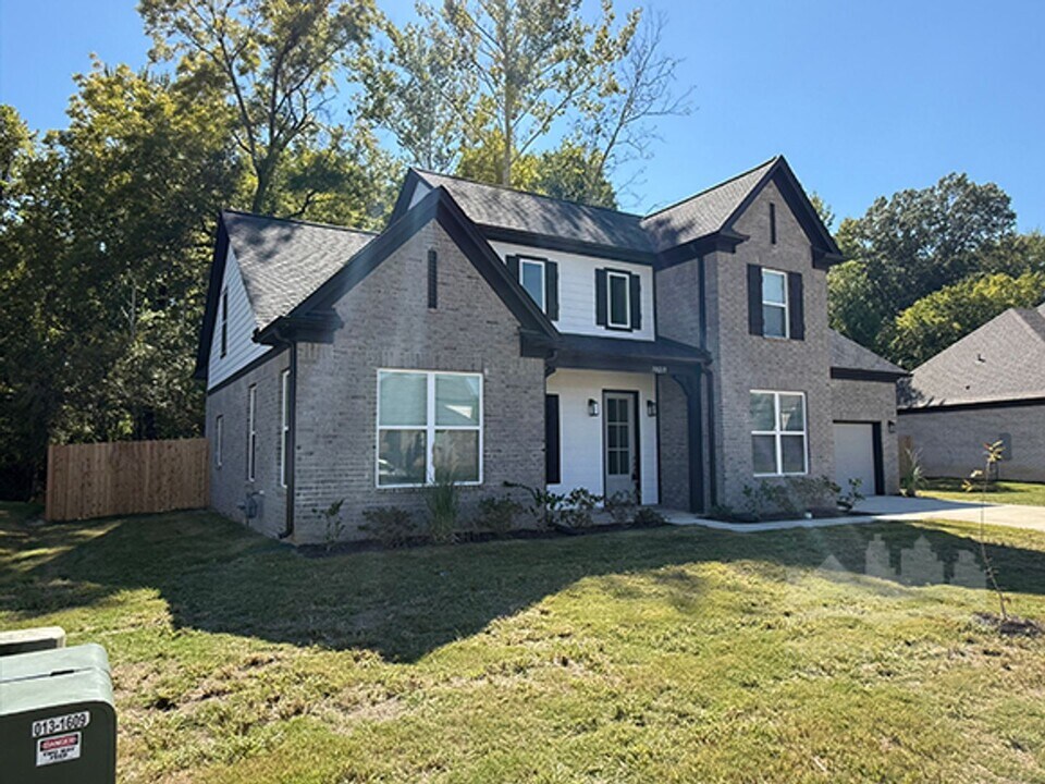 10211 March Mdws Wy in Olive Branch, MS - Building Photo