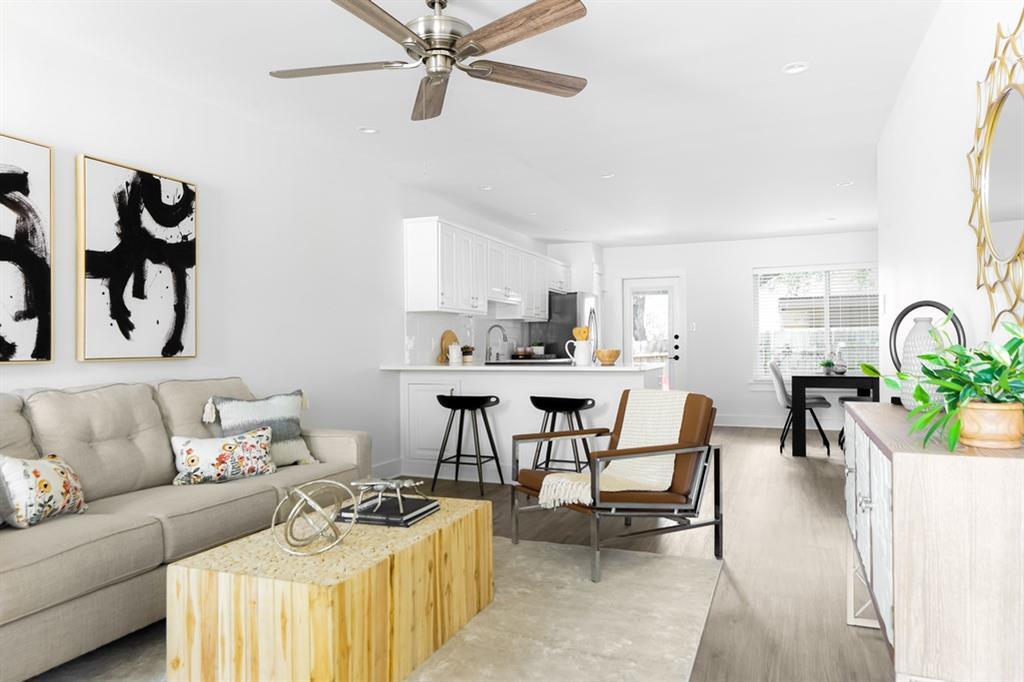 8229 Summer Side Dr in Austin, TX - Building Photo