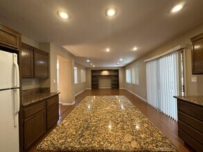 5537 Spruce Hill Ct in Las Vegas, NV - Building Photo - Building Photo