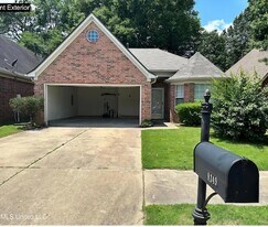 8349 Regal Bend Dr in Olive Branch, MS - Building Photo