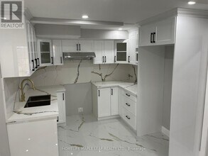 21 Baccarat Crescent in Brampton, ON - Building Photo - Building Photo