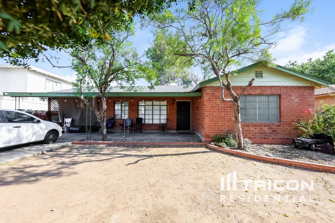 5748 W Vista Ave in Glendale, AZ - Building Photo