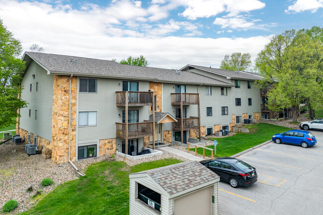 Aspen Ridge Condominiums in Clive, IA - Building Photo - Building Photo