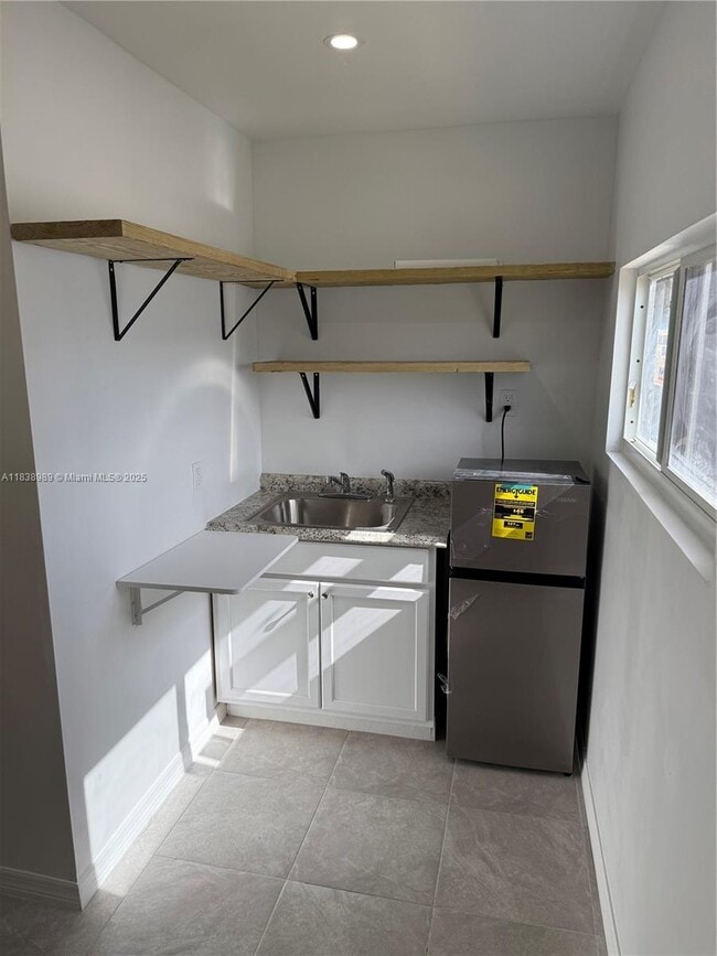 5449 E 4th Ave in Hialeah, FL - Building Photo - Building Photo