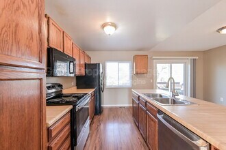 3234 S Dudley St in Lakewood, CO - Building Photo - Building Photo