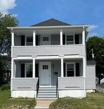 4 Willoughby St, Unit 1st Floor Unit in Bristol, CT - Foto de edificio - Building Photo