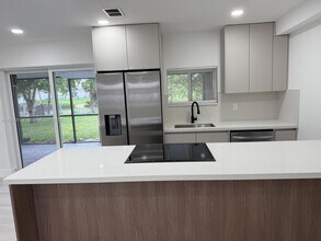 5023 SW 93rd Ave in Cooper City, FL - Building Photo - Building Photo