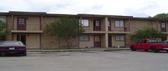 Hacienda Apartments in San Antonio, TX - Foto de edificio