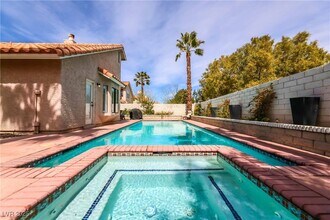 2724 Eagle Springs Ct in Las Vegas, NV - Building Photo - Building Photo