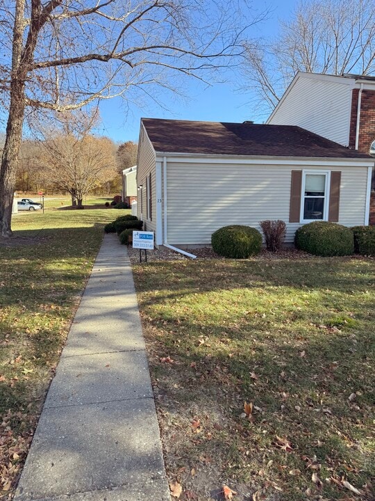 15 S Yorktown Rd in Macomb, IL - Building Photo