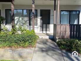 328 Las Casitas Ct in Sonoma, CA - Building Photo