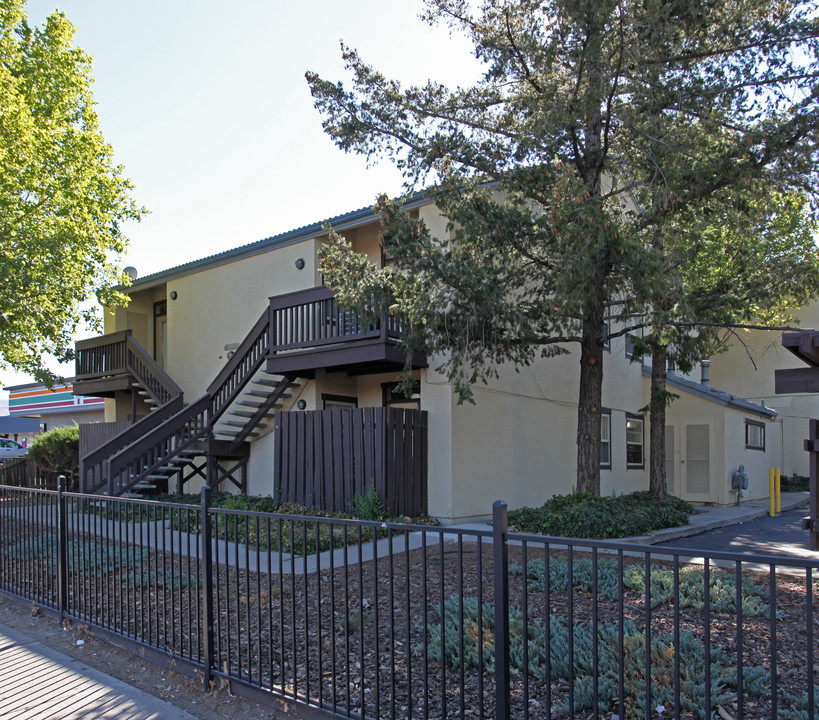 Lakeside Village Apartments in Reno, NV - Building Photo