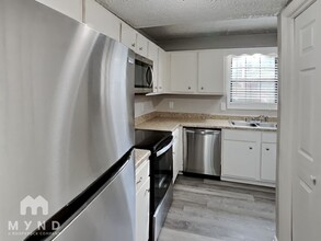 4395 Coopers Creek Dr SE in Smyrna, GA - Foto de edificio - Building Photo