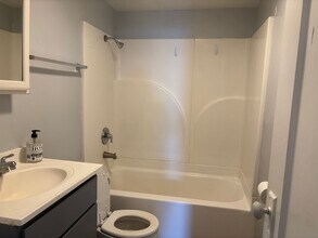 1325 W Mt Vernon St in Springfield, MO - Building Photo - Building Photo