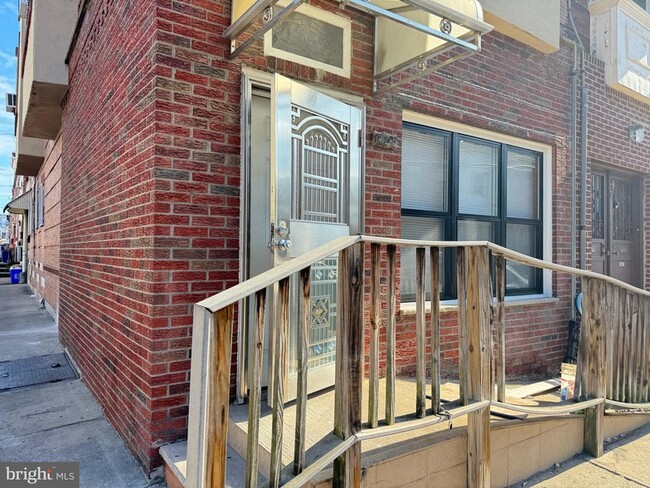 1435 S 7th St, Unit 202 in Philadelphia, PA - Building Photo - Building Photo