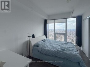 15 Holmes Ave in Toronto, ON - Building Photo - Building Photo