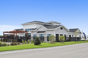 Seasons at Elgin in Elgin, IL - Building Photo