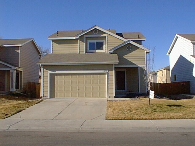 7877 Downing St in Thornton, CO - Building Photo