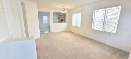 2024 S Falcon Dr in Gilbert, AZ - Building Photo - Building Photo