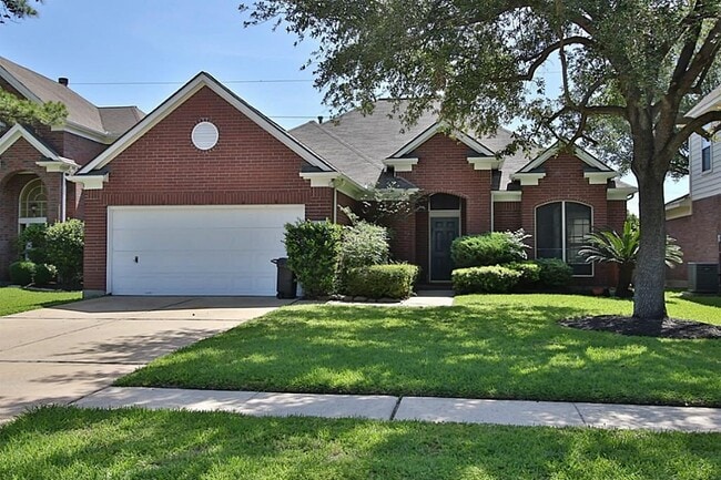 property at 9815 N Villa Dr