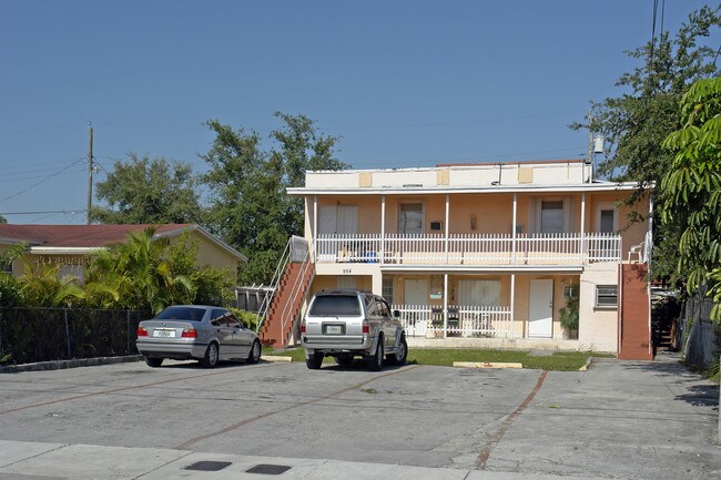 954 NW 34th Ave in Miami, FL - Building Photo - Building Photo