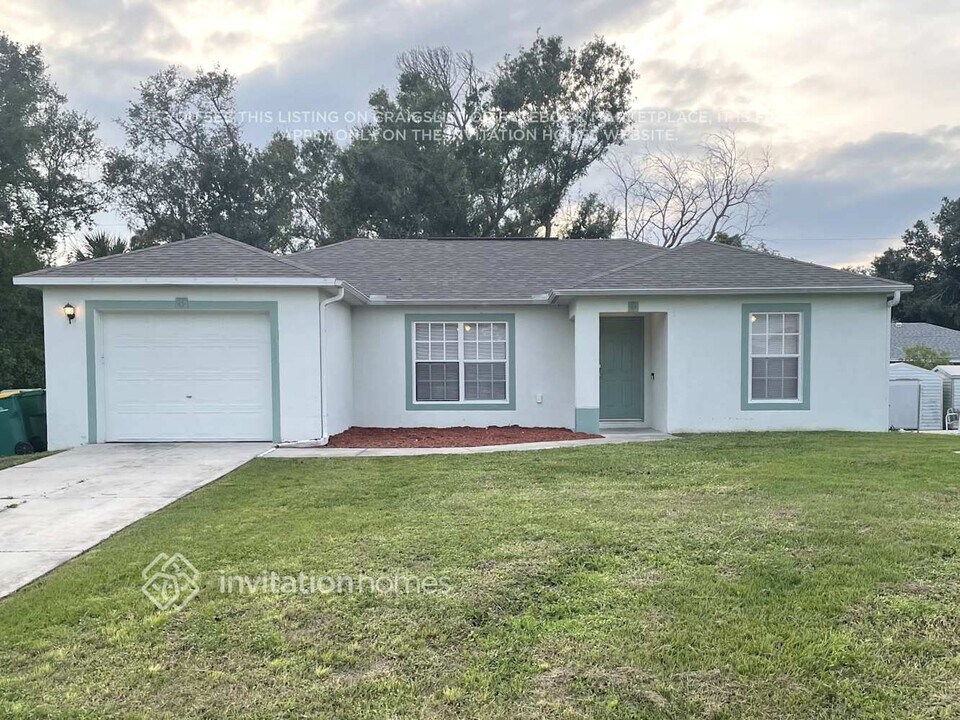 1365 Eagle St in Port Charlotte, FL - Foto de edificio