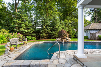 15 Shagbark Rd in Norwalk, CT - Building Photo - Building Photo