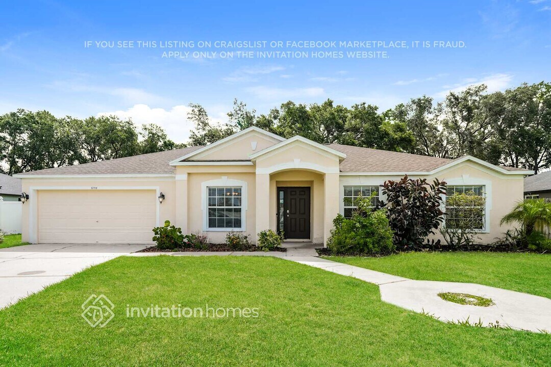 6706 Clair Shore Dr in Apollo Beach, FL - Building Photo
