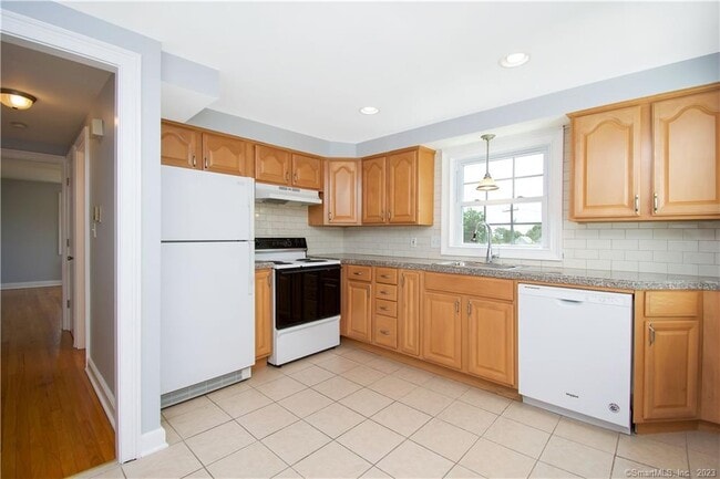 983 Black Rock Tpke in Fairfield, CT - Building Photo - Building Photo