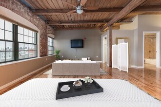 210 Broadway, Unit 404 in Everett, MA - Building Photo - Building Photo