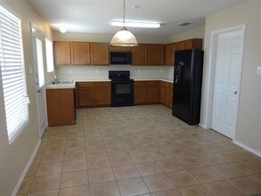 8510 Silver Willow in San Antonio, TX - Building Photo - Building Photo