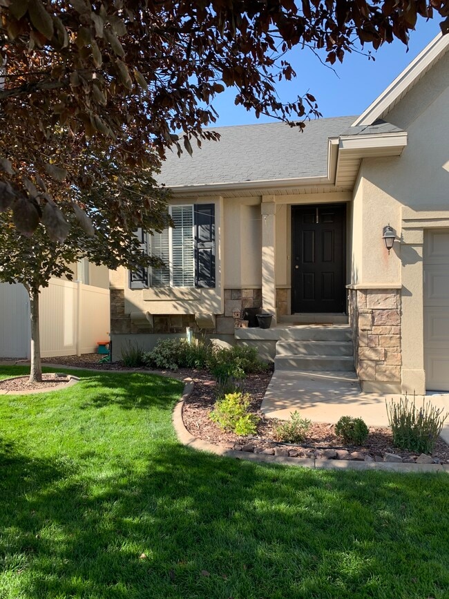 3610 W Plymouth Rock Cv in Lehi, UT - Foto de edificio - Building Photo