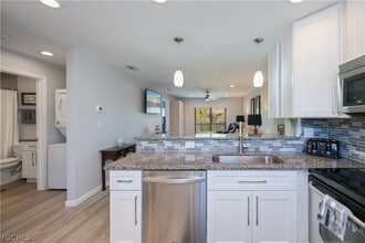 4790 S Cleveland Ave in Ft. Myers, FL - Foto de edificio - Building Photo