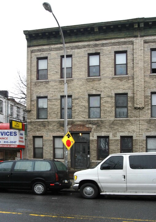 515 Wilson Ave in Brooklyn, NY - Building Photo