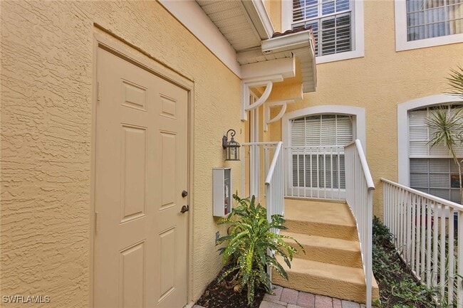 2215 Arielle Dr in Naples, FL - Foto de edificio - Building Photo