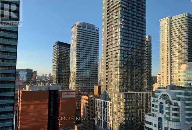 375 King St W in Toronto, ON - Building Photo - Building Photo