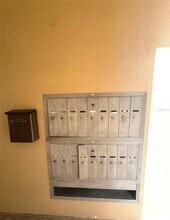 11605 3rd St E, Unit 306 in Treasure Island, FL - Foto de edificio - Building Photo