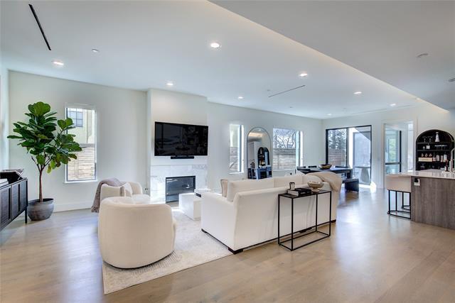 3923 Cole Ave in Dallas, TX - Building Photo