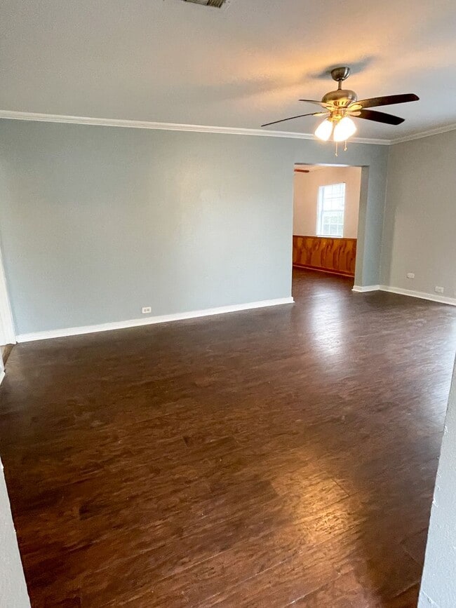 715 10th Ave N in Texas City, TX - Foto de edificio - Building Photo