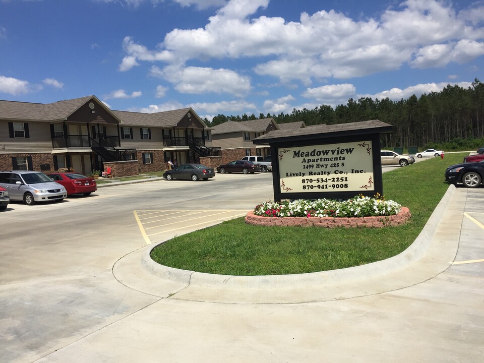 Meadowview Apartments in Monticello, AR - Foto de edificio